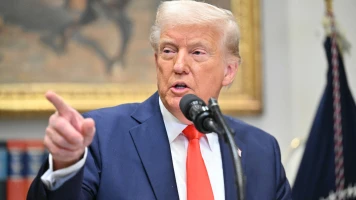 Donald Trump suspend l'aide militaire à l'Ukraine : une décision stratégique après une rencontre avec Zelensky