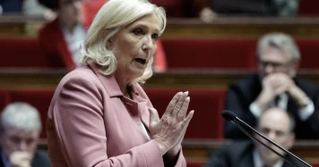 Marine Le Pen condamne la suspension de l'aide militaire américaine à l'Ukraine