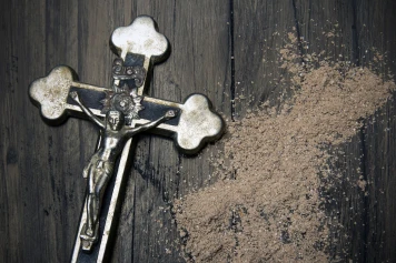 Mercredi des Cendres : Début du Carême et Traditions Pénitentielles