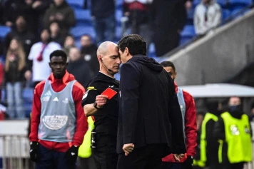 Suspension de Paulo Fonseca : L'entraîneur de l'OL sanctionné après une altercation avec l'arbitre