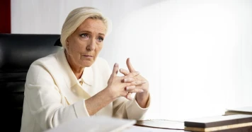 Marine Le Pen critique Emmanuel Macron sur la gestion du conflit ukrainien