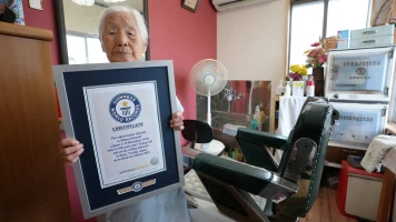 Shitsui Hakoishi : La Coiffeuse Japonaise de 108 Ans Certifiée par le Guinness des Records