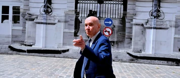 Claude Malhuret : Le Sénateur Iconoclaste de l'Allier