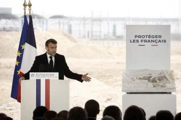 Emmanuel Macron : Lutte contre les menaces géopolitiques et le terrorisme en France