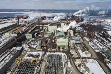 Tensions commerciales entre le Canada et les États-Unis : Douanes sur l'électricité et taxes sur l'acier
