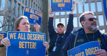 Des Fonctionnaires Américains Regrettent Leur Vote pour Trump : Licenciements et Réformes Contestées