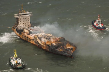 Collision en Mer du Nord : Le Porte-Conteneurs Russe 'Solong' Percute un Pétrolier Américain