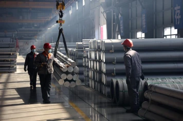 Donald Trump Importe des Droits de Douane de 25 % sur l'Acier et l'Aluminium