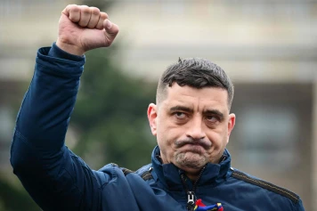 Mobilisation de l'extrême droite roumaine pour la présidentielle de 2025