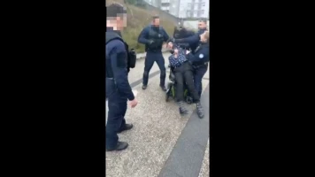 Violence policière à Clermont-Ferrand : un homme en fauteuil roulant agressé