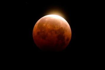 Éclipse Totale de Lune : Un Spectacle Rouge à Ne Pas Manquer