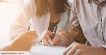 L'Assurance Vie entre Époux : Transmission de Capital et Stratégies de Protection