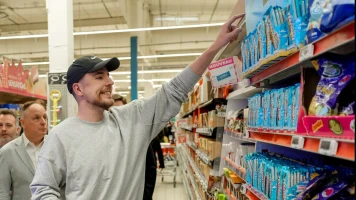 Mr Beast visite Carrefour Chambourcy : lancement exclusif de ses chocolats Feastables