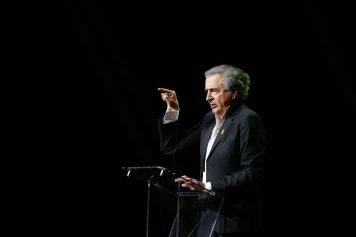 Bernard-Henri Lévy Annule sa Participation à une Conférence en Israël : Un Signal sur l'Extrême Droite