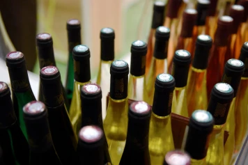 Tensions commerciales : Trump menace de droits de douane sur les alcools européens