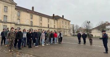 L'impact de l'allocution présidentielle d'Emmanuel Macron sur l'engagement des jeunes candidats à l'armée