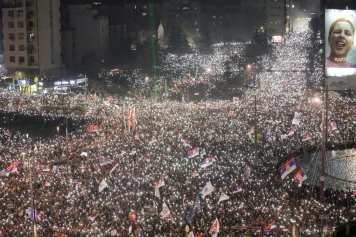 Manifestation historique à Belgrade : 300 000 Serbes unis contre la corruption
