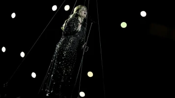 Louane dévoile sa ballade émotive « Maman » pour l'Eurovision 2024