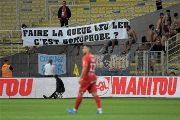 Réactions homophobes sur les réseaux sociaux : l'affaire Benjamin Pavard