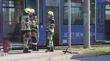 Femme gravement brûlée dans un tramway à Gera : son mari en fuite