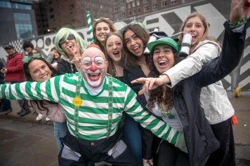 Célébration de la Saint-Patrick : Histoire, Traditions et Festivités Mondiales