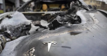 Incendie de Tesla à Berlin : Tensions Croissantes autour de la Marque