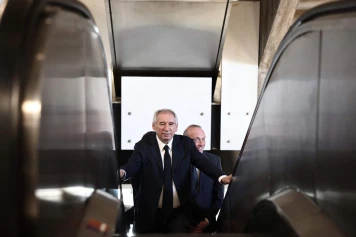 François Bayrou propose la fusion du MoDem avec Renaissance : un avenir unifié pour le centre politique français