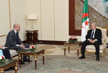 Tensions Diplomatiques France-Algérie : Entre Mémoire Sélective et Réparations Historiques