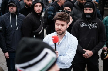 Tensions à l'Assemblée : Incident Entre Frontières et Députés de Gauche