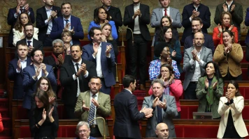 Des journalistes du média d’extrême droite Frontières exfiltrés lors d’un rassemblement de collaborateurs LFI à l’Assemblée