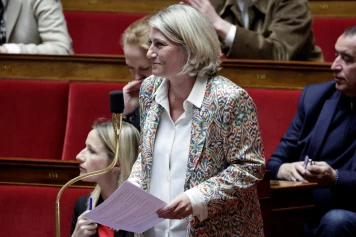 Ménopause : Un Rapport Parlementaire Révolutionne la Prise en Charge des Femmes
