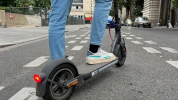 Fuite spectaculaire d'un trottinettiste à Paris : 78 km/h et un accident grave