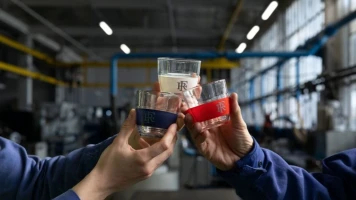 Duralex x Élysée : Des verres aux couleurs de la République française pour soutenir le Made in France