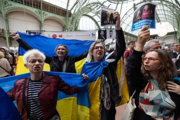 Tensions au Festival du livre de Paris : des militants pro-Ukraine protestent contre l'ex-présidente de RT France