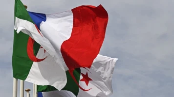 Tensions Franco-Algériennes : L'Algérie Expulse 12 Agents Français après l'Arrestation de Suspects