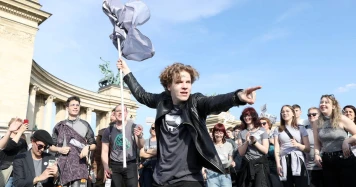 Défilé humoristique à Budapest : La Grey Pride contre les lois anti-LGBT