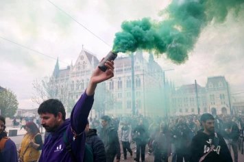 Amendement Constitutionnel en Hongrie : Restrictions des Droits LGBT+ et Binationaux