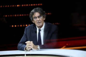Polémique : Luc Ferry accuse l'Ukraine d'avoir déclenché la guerre, ses propos controversés sur LCI