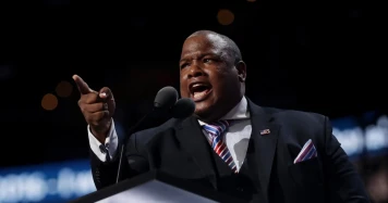 Mark Burns change de position : un nouveau soutien pour l'Ukraine face à Poutine