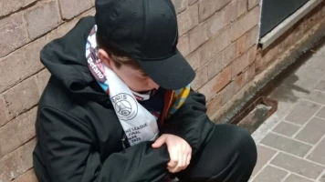 Expulsion d'un jeune fan au Villa Park : l'émotion d'un anniversaire gâché