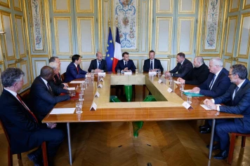 Rencontre Cruciale à l'Élysée : Macron Rassemble les Leaders Britanniques, Américains et Ukrainiens pour Négociations de Paix