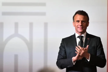 Emmanuel Macron appelle les chercheurs mondiaux à choisir la France pour un avenir scientifique