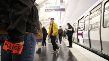 Tragique Incident à la Station de Métro Maison Blanche : Un Adolescents se Jette sur les Rails