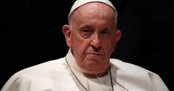 Le Pape François : Défenseur des Migrants face à l'Extrême Droite