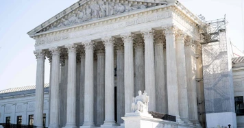 La Cour Suprême des États-Unis Face à la Liberté Religieuse et l'Éducation : Un Cas Épineux sur l'Information des Parents
