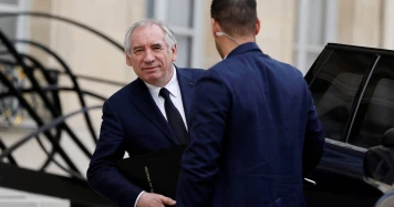 Hommage au Pape François : La France met ses drapeaux en berne, un geste controversé