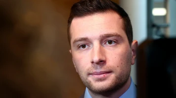 Jordan Bardella soutient Marine Le Pen pour 2027 tout en se préparant à l'inéligibilité