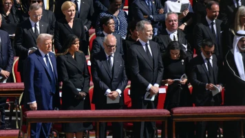 Polémiques vestimentaires lors des funérailles du pape François : Trump et Zelensky au cœur des débats