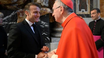 Macron dans le viseur de la presse italienne : influence sur le conclave papal ?