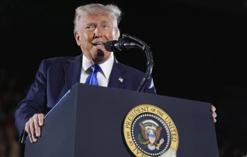 Donald Trump se sublime en pape : l'image IA qui fait le buzz sur Truth Social